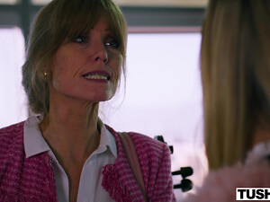 Мужик жестко прет молодую девку в анал