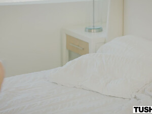 Нежной девочке член в жопу