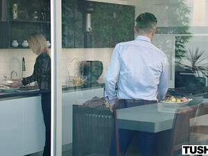 Трахнул большую задницу яркой брюнетки