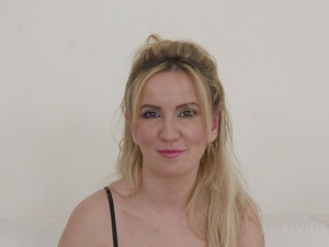 Милфа Татьяна впервые приняла в свою попку черный член на кастинге