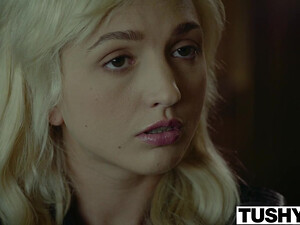 Мужик ебет молодую блондинку раком в попу