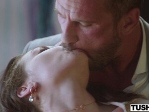 Анальный секс на собеседовании помог практикантке обрести работу