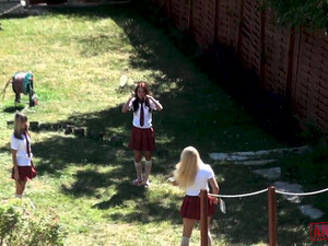 Юные студентки трахаются с учителем в анал, чтобы повысить свои оценки