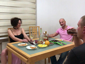 Ух, ты! Меня ебут в рот и жопу бывшие одноклассники