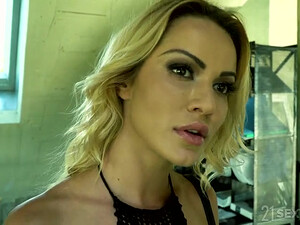 Ебется в анал с богатеньким мажором на вилле ради финансовой выгоды