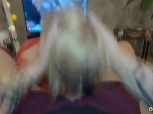 Стройная белокурая милфа порадовала парня глубокой глоткой перед аналом