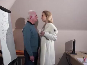 Порно подборка анального секса старика с молодыми девушками